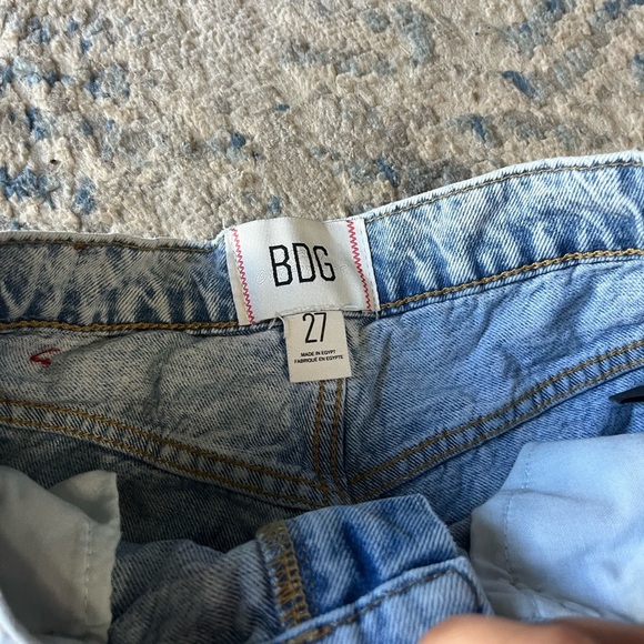 BDG Hight rise distressed shorts size 27 - Picture 2 of 4